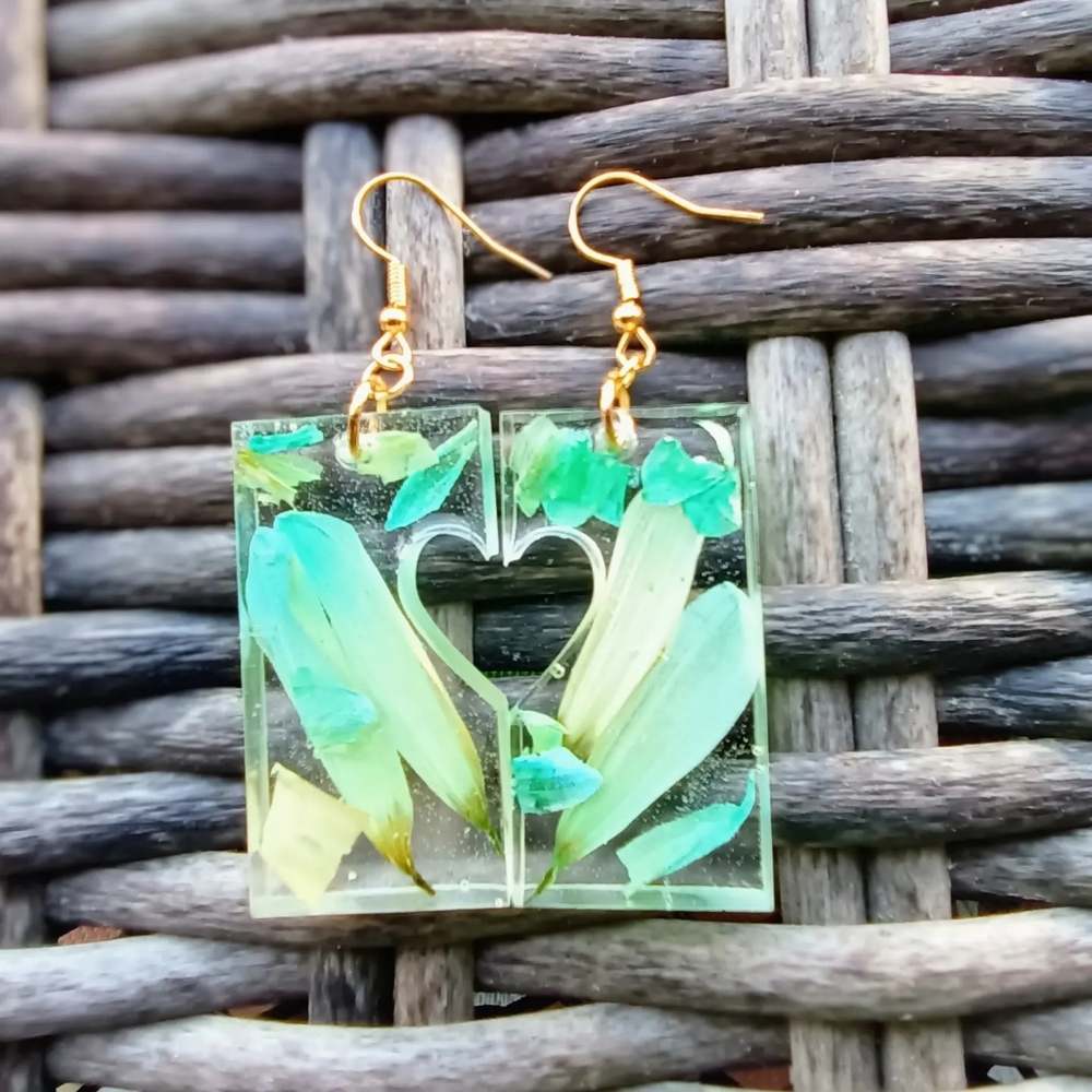Real Daisy Flowers Resin Earrings